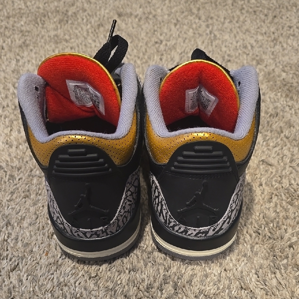 Women's Air Jordan Retro 3 Sneakers - Picture 6 of 6